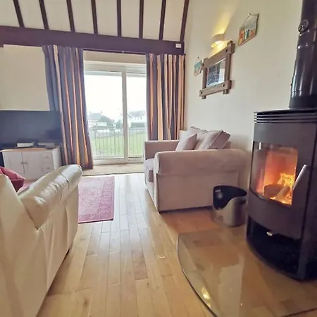 Beach Retreat-3 Bed-Pet Friendly-Central Location Trearddur Exterior photo