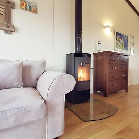 Beach Retreat-3 Bed-Pet Friendly-Central Location Trearddur Exterior photo
