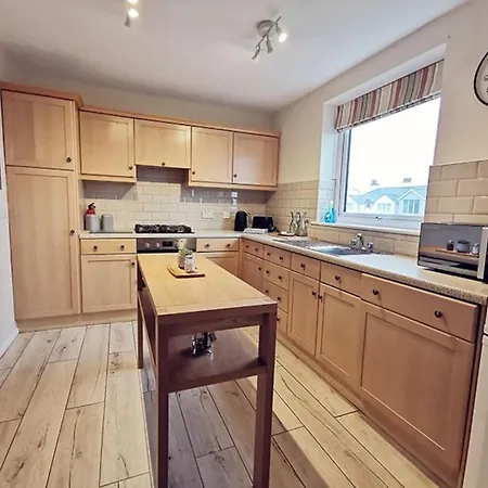 Beach Retreat-3 Bed-Pet Friendly-Central Location Trearddur Exterior photo