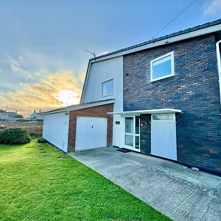 Beach Retreat-3 Bed-Pet Friendly-Central Location Trearddur Exterior photo
