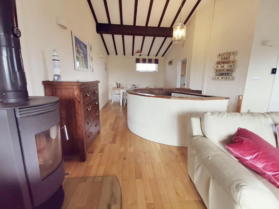 Retreat-3 Bed-pet Friendly-central Location Trearddur