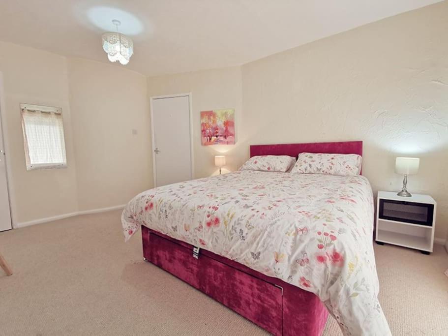 Holiday home Retreat-3 Bed-pet Friendly-central Location *